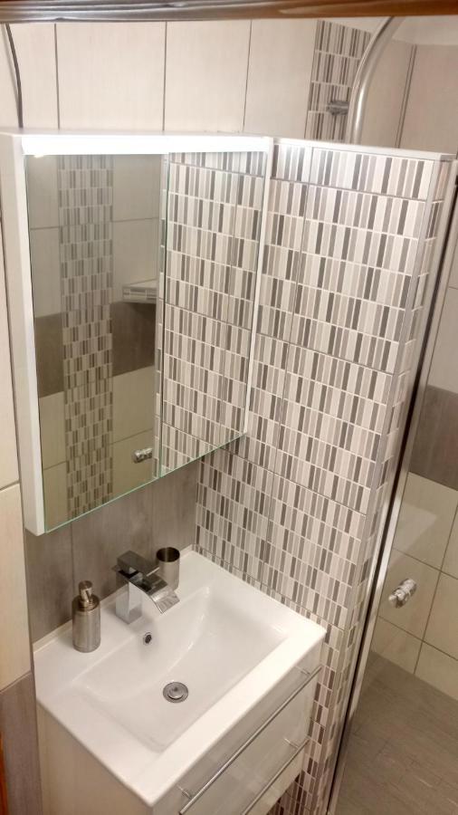 Golden Apartman Oroshaza Bagian luar foto