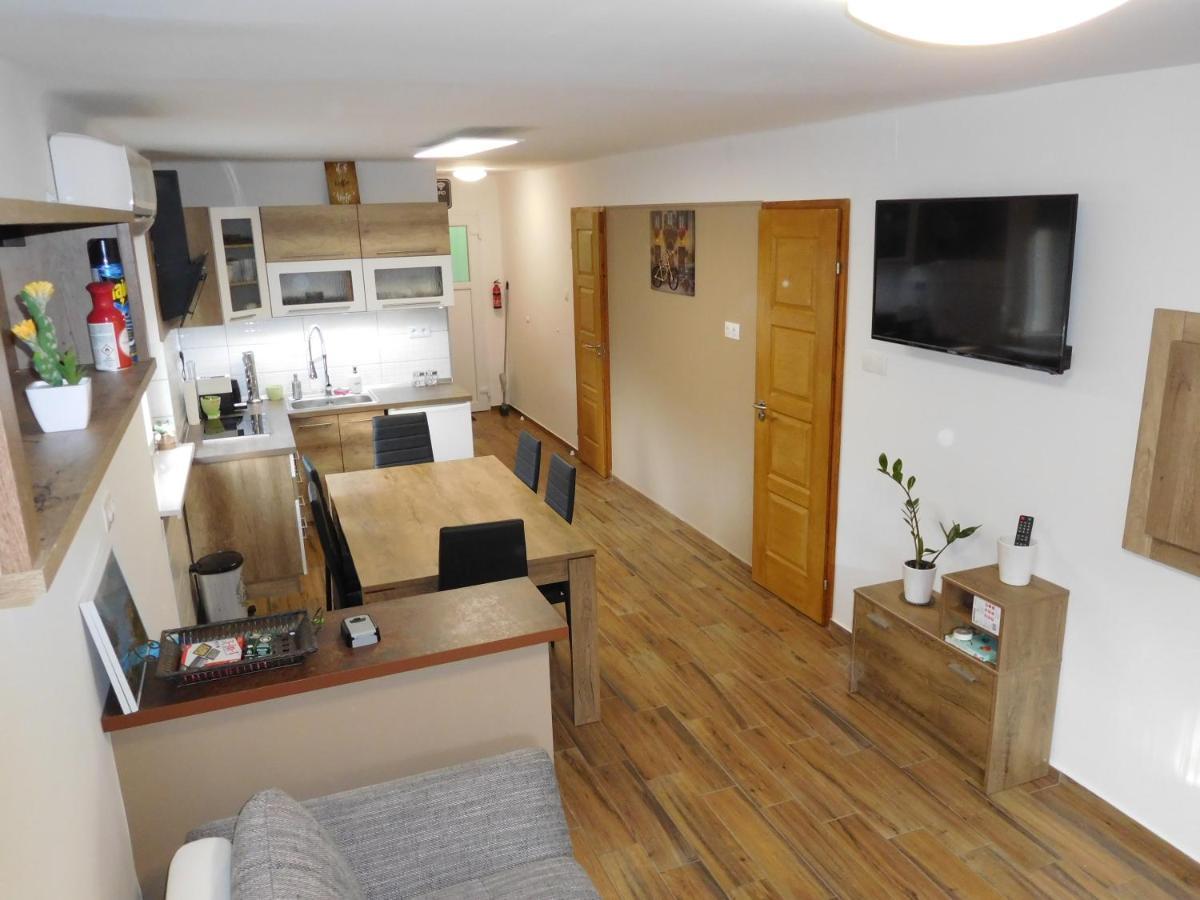 Golden Apartman Oroshaza Bagian luar foto