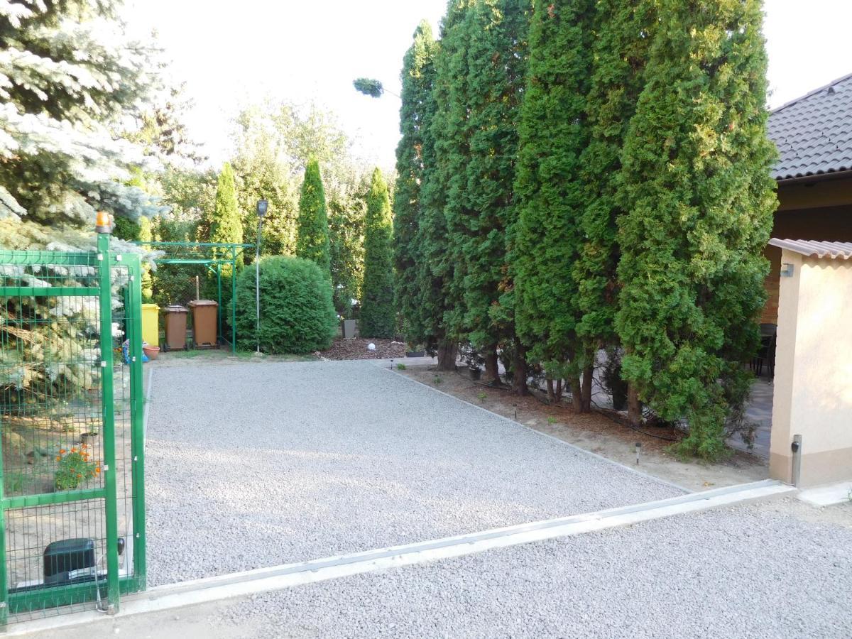 Golden Apartman Oroshaza Bagian luar foto