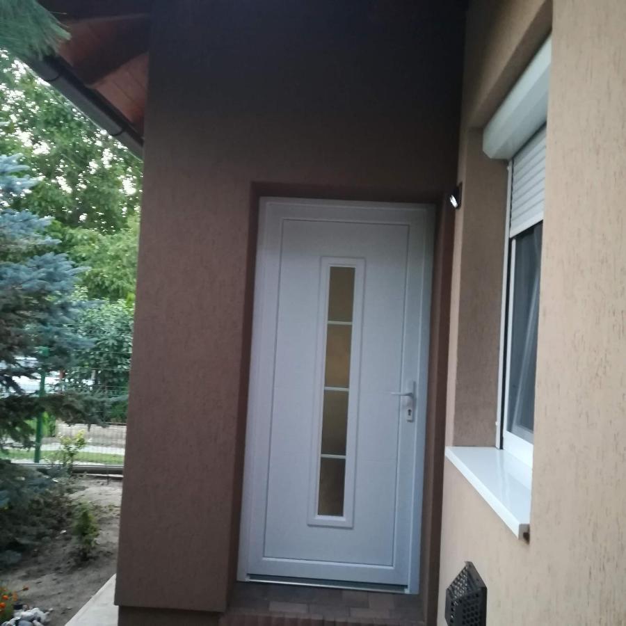 Golden Apartman Oroshaza Bagian luar foto