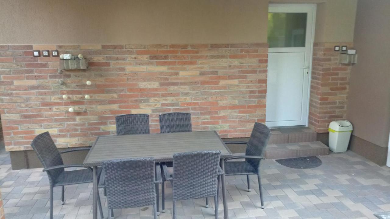 Golden Apartman Oroshaza Bagian luar foto