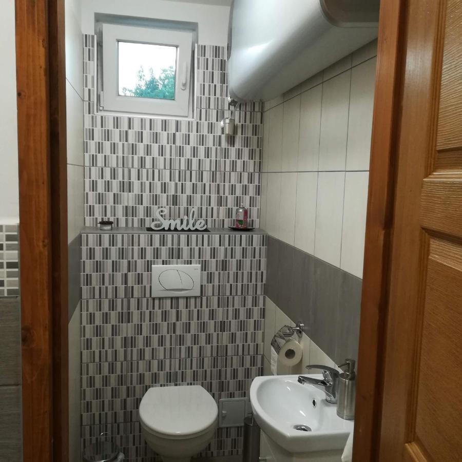 Golden Apartman Oroshaza Bagian luar foto