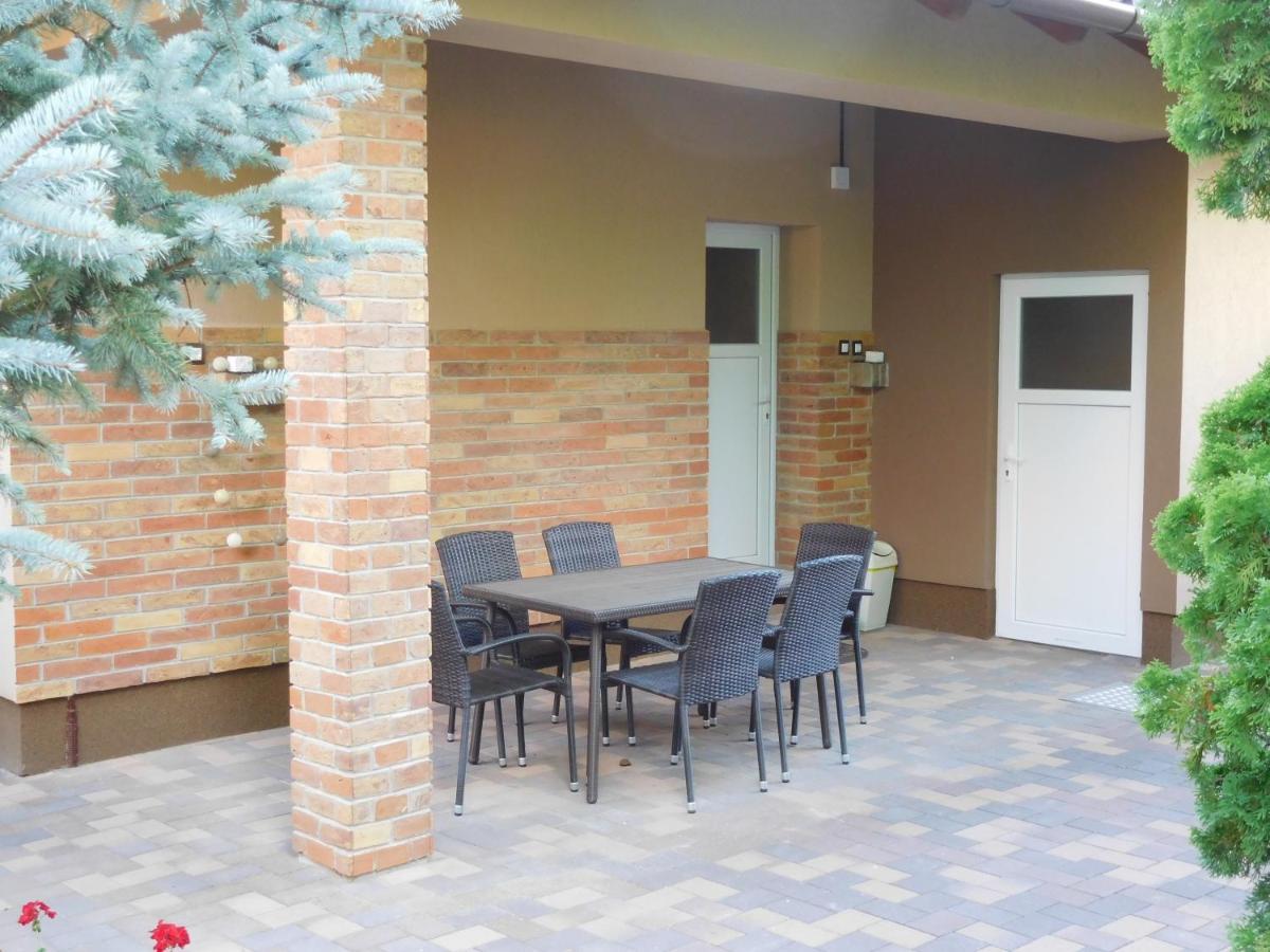 Golden Apartman Oroshaza Bagian luar foto
